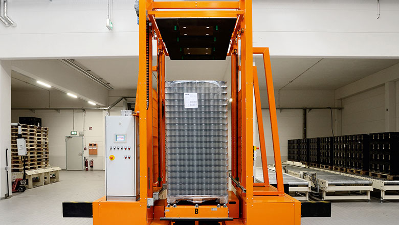 automatic pallet conveying