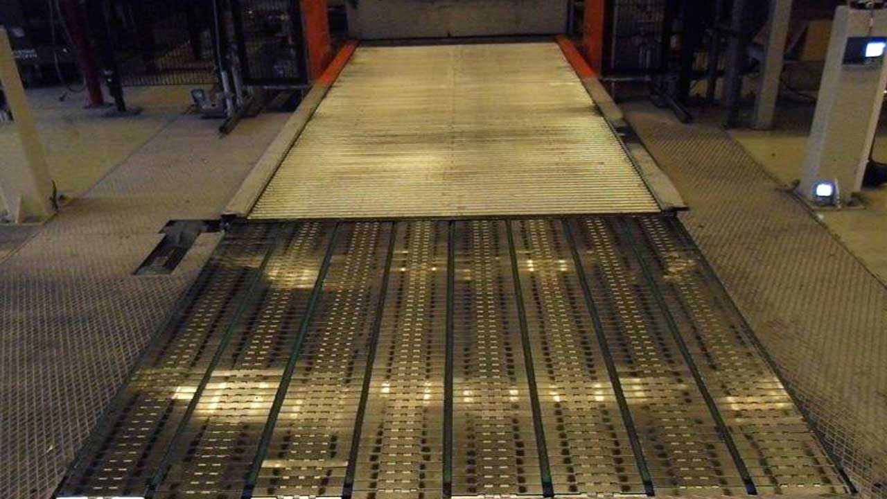 MSK Pallet plate belt conveyors are stationary pallet conveyor systems for almost all applications, pallet formats and pallet handling
