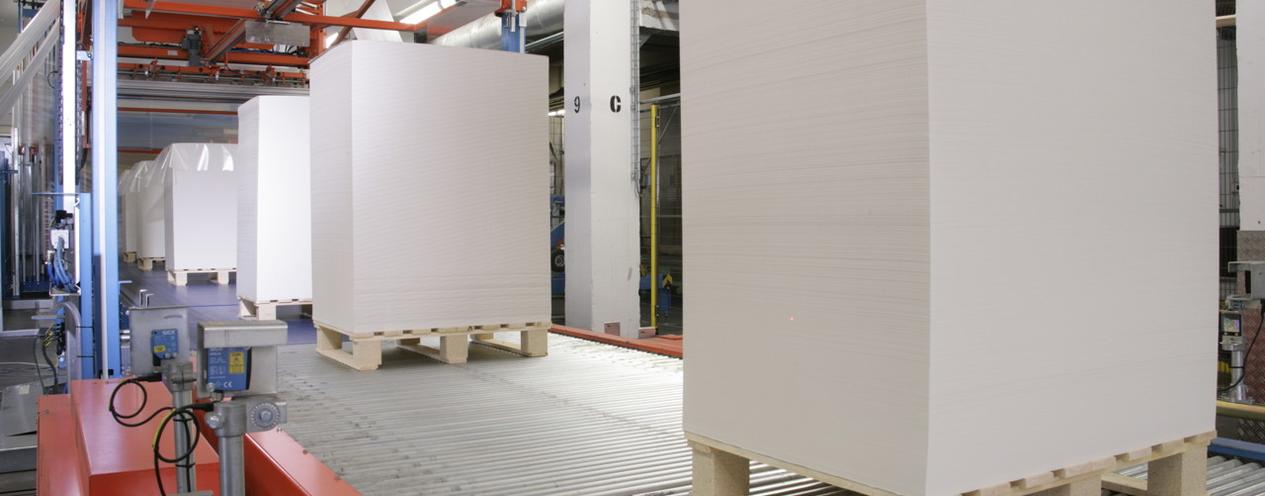 [Translate to Czech:] MSK pallet conveyors for paper & cardboard packaging