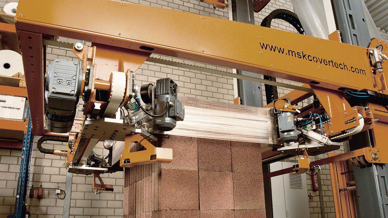 The fully automatic stretch hood machine MSK Tensiontech enables the packaging of palletized or non-palletized products with a stable stretch hood with their special film clamping method.